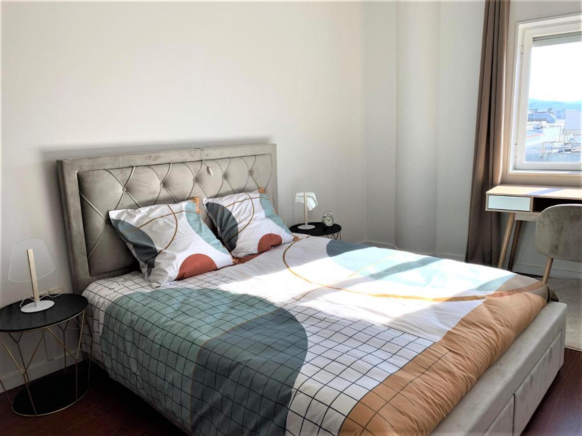Charm City Center Apt 140M2 & Free Parking Apartment Braga Bagian luar foto